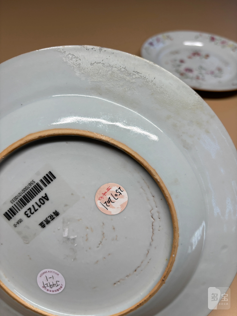 清 青花洞石花卉纹盘、粉彩花卉纹盘一组两件 - 图10
